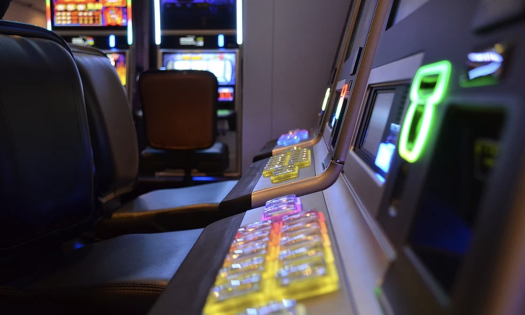 Anim na diskarte sa gameplay para sa pag-crack ng mga fruit slot machine
